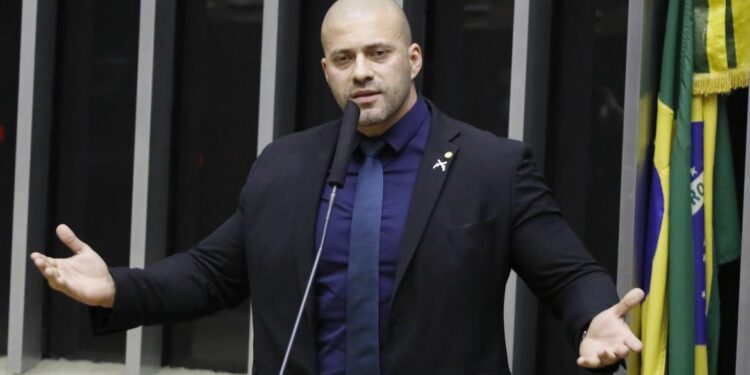 Relator vota a favor da condenação de Daniel Silveira