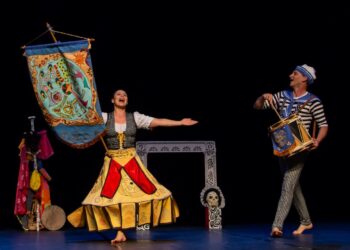 Mirabolante traz os bailarinos Diane Ichimaru e Marcelo Rodrigues, em uma mistura de música, teatro e literatura. Foto: Luciana Crepaldi/Divulgação