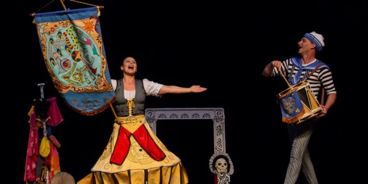 Mirabolante traz os bailarinos Diane Ichimaru e Marcelo Rodrigues, em uma mistura de música, teatro e literatura. Foto: Luciana Crepaldi/Divulgação