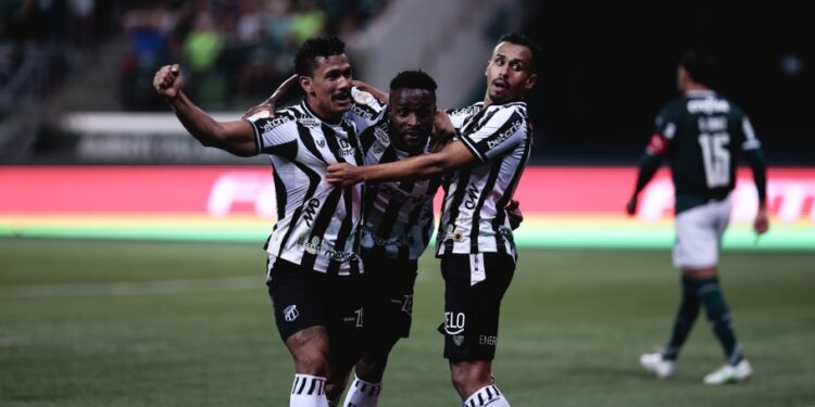 Em jogo de cinco gols e confusão no final, Ceará bate o Palmeiras no Allianz Park