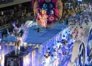 Carnaval no Rio: morre a menina Raquel Antunes da Silva, 11 anos de idade, que se envolveu em um acidente com um carro alegórico de escola de samba - Foto: Tomaz Silva/Agência Brasil
