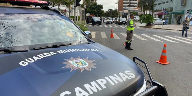 A ação das polícias envolveu também o bloqueio de vias e orientações a comerciantes. Foto: Divulgação