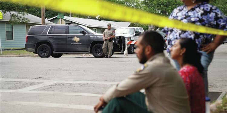 O ataque à escola primária do Texas 21 vítimas, 19 crianças e dois professores. Fotos: Reprodução