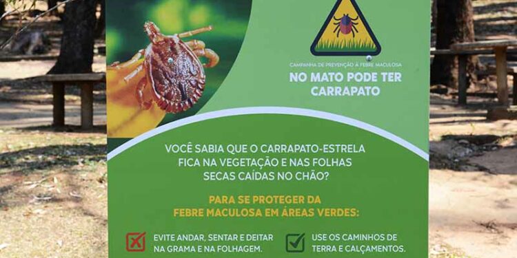 Placas nos parques púbicos de Campinas alertam sobre os riscos da febre maculosa. Foto: Divulgação