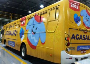 Ônibus adesivado para a campanha deste ano: recebimento de doações vai até 30 de julho - Foto: Divulgação