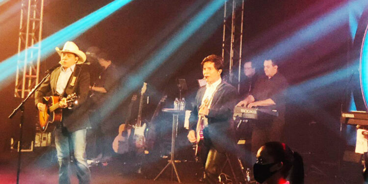 Xororó surpreende fãs no primeiro show após a Covid-19