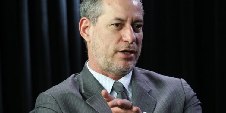 Antes de visitar Campinas, Ciro Gomes ataca Bolsonaro