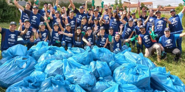 Mutirão coletou 476 quilos de lixo em rua no Parque Jambeiro
