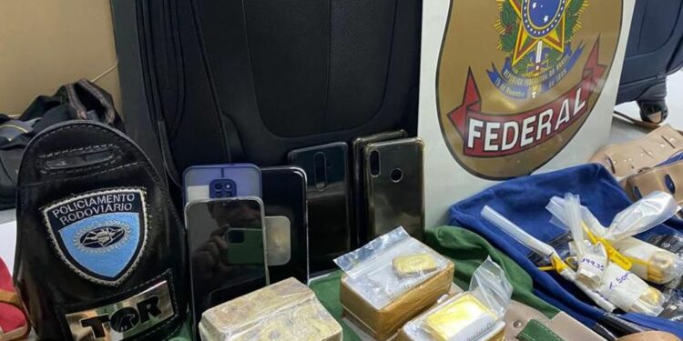 PF apreende 77 kg de ouro em avião em Sorocaba
