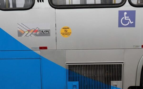 Motoristas do transporte invertem papéis no trânsito em atividades simuladas