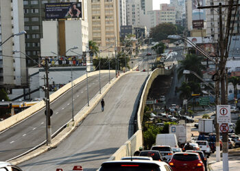 Durante as obras, a Emdec sinalizou o trânsito na região e demarcou os desvios; agora, será realizada uma nova sinalização no viaduto Foto: Divulgação