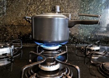 Utensílio doméstico é temido na cozinha, e com razão: procedimentos inadequados podem provocar acidentes fatais Foto: Marcelo Camargo/Agência Brasil