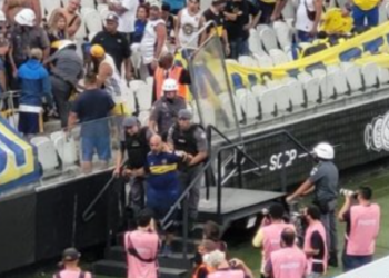 Torcedor do Boca Juniors imitou um macaco em direção à torcida do Corinthians e foi detido - Foto: SCCP/Reprodução Twitter