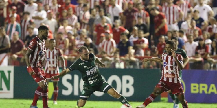 Guarani leva empate nos acréscimos e segue próximo da zona de rebaixamento