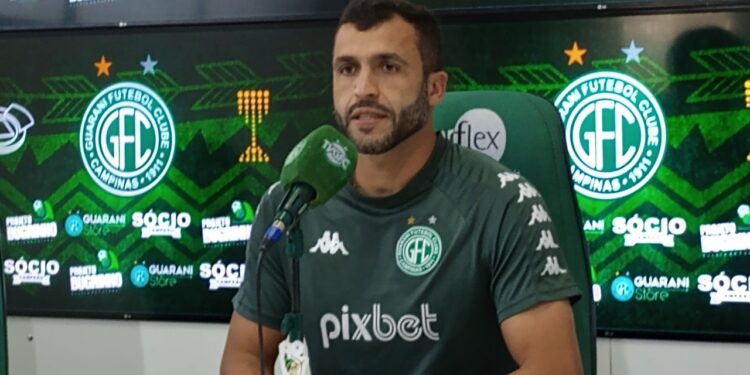 Ronaldo Aves espera uma decisão em breve sobre o futuro do comando do time. Foto: Divulgação/Guarani FC
