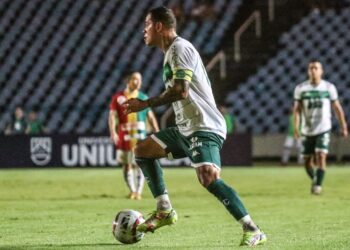 Giovanni Augusto fez de pênalti o gol solitário do Bugre; lanterna da Série B, com apenas oito pontos Foto: Iury Oliveira/Especial para Guarani FC