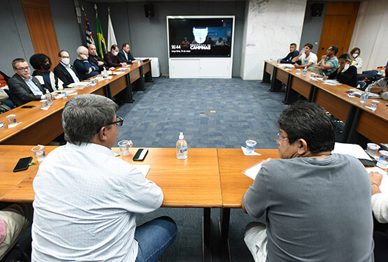 Proposta da Prefeitura foi apresentada em mesa de negociação com sindicato dos servidores. Foto: Carlos Bassan/PMC