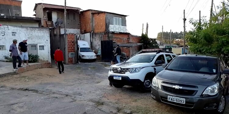 Homem é morto a facadas dentro de casa no Jardim Novo Maracanã