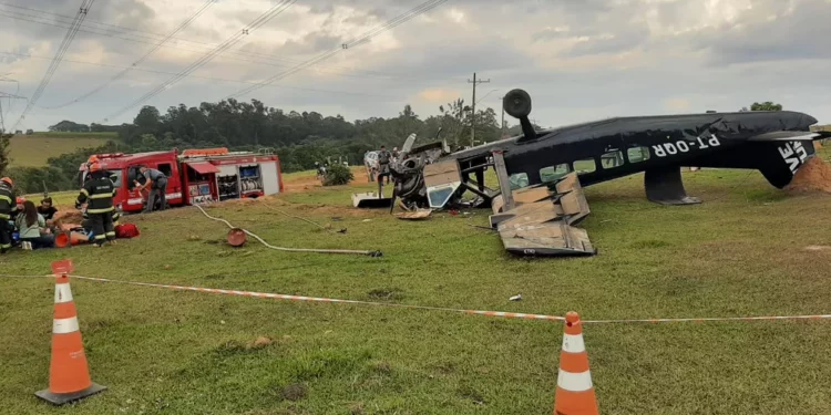A aeronave decolou do Centro Nacional de Paraquedismo de Boituva. Fotos: Corpo de Bombeiros/Divulgação