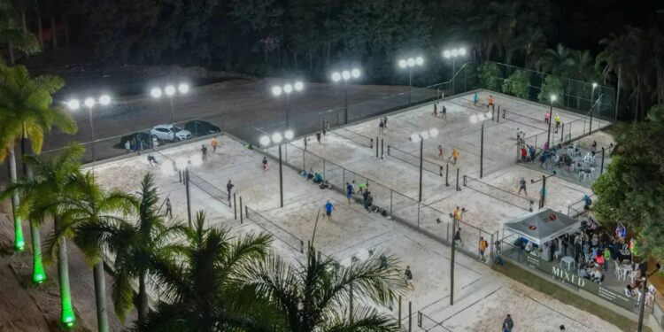 O complexo Lucas Sousa Na Quadra é considerado o maior do mundo de beach tennis. Foto: Divulgação