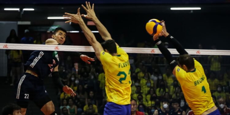 Em quatro jogos da primeira fase, o Brasil soma duas derrotas. Foto: CBV/Divulgação