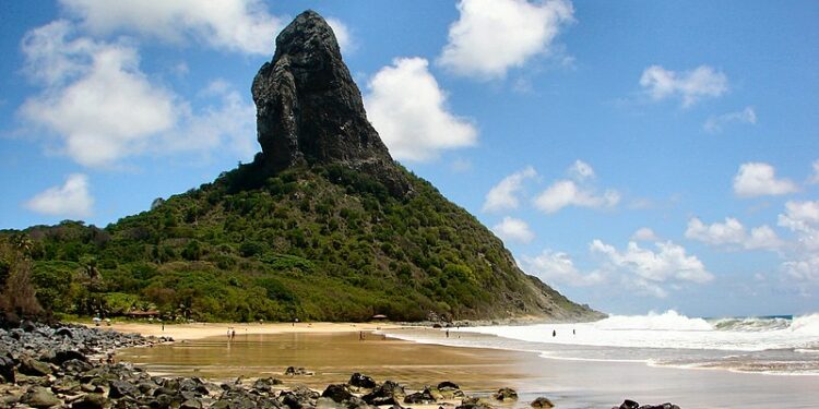 Azul lança voo direto de Campinas a Fernando de Noronha