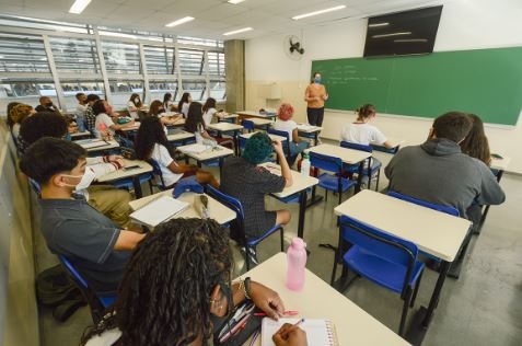 Estado fará concurso público para professores e servidores de Etecs e Fatecs