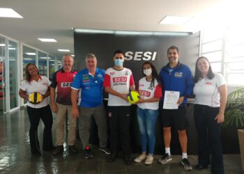 Vôlei Renata assina convênio para aulas de iniciação no Sesi Campinas