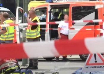 Uma pessoa morreu e pelo menos outras trinta ficaram feridas num atropelamento em Berlim - Foto: Reprodução TV