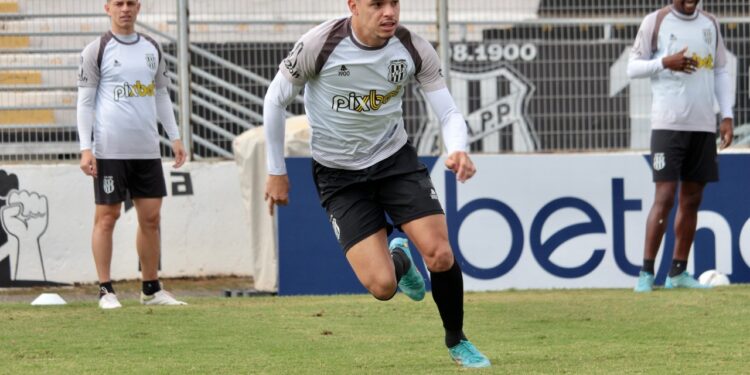 Com 729 minutos em campo na Série B,  Danilo Gomes é o terceiro jogador do elenco pontepretano com mais tempo jogado na Serie B. Foto: Diego Almeida/Ponte Press