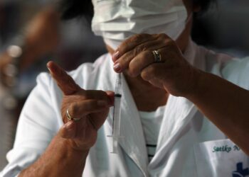 Furar a fila da vacina em Campinas acarretou em multa de mais de R$ 15 mil. Foto: Leandro Ferreira/Hora Campinas