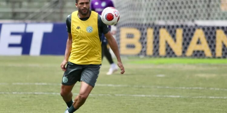 Zagueiro Ronaldo Alves pode ficar à disposição da comissão técnica do Guarani para o duelo contra o Londrina. Foto: Thomaz Marostegan/Guarani FC
