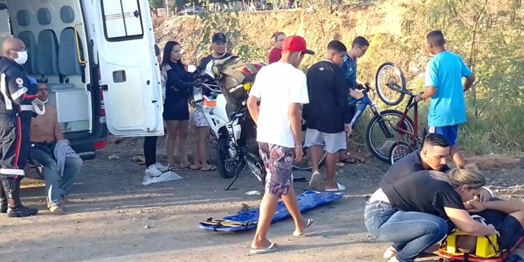Acidente grave na Avenida Nelson Ferreira de Souza: quatro pessoas ficaram feridas - Foto: Barba Azul/Divulgação