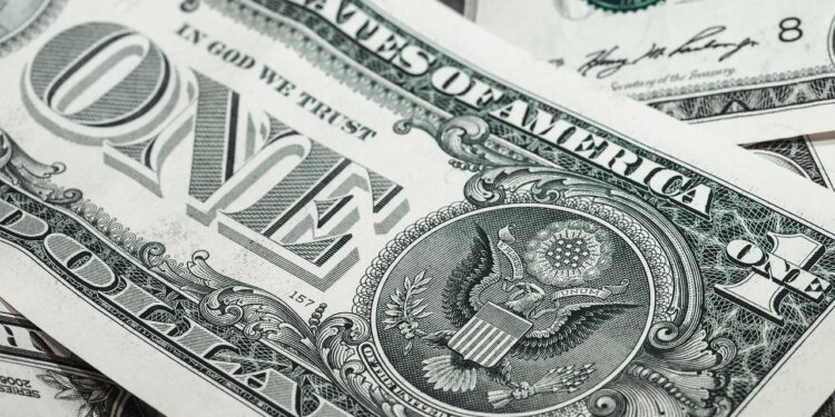 O dólar comercial terminou esta quinta-feira (30) vendido a R$ 5,235. Foto: Pixabay/Divulgação