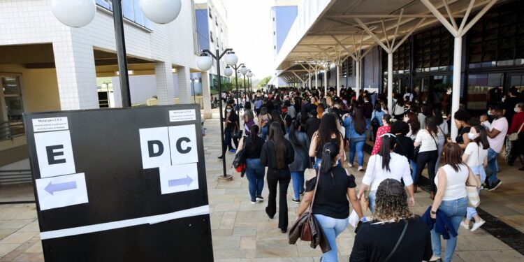 O concurso realizado no domingo (19) foi para agente de educação em Campinas. Foto: Carlos Bassan/PMC