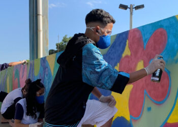 Os estudantes iniciaram a pintura do mural no CEU Estação Cidadania. Fotos: Divulgação