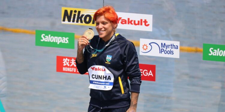 Foi a 13ª medalha de Ana Marcela em Mundiais. Foto: CBDA/Divulgação