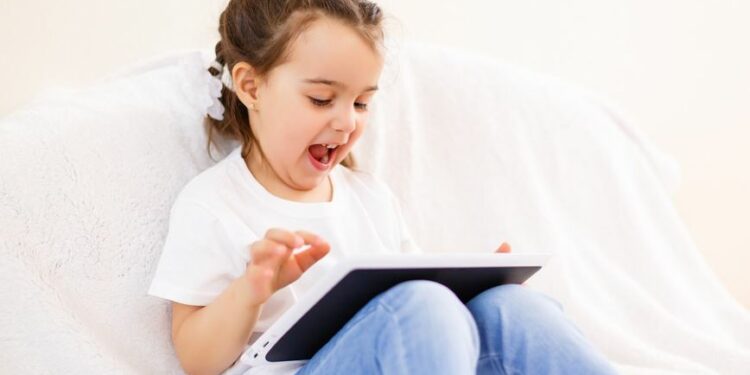 Precisamos saber o que crianças andam ‘consumindo’ nas mídias sociais – por Luis Norberto Pascoal