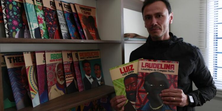 Pedro Mezette criou o selo Black Power: vida no universo dos livros desde pequeno. - Fotos e vídeo: Leandro Ferreira/Hora Campinas