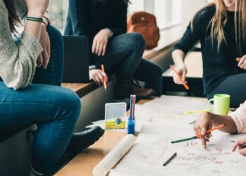 Observatório de Empregos destaca informalidade e protagonismo da RMC