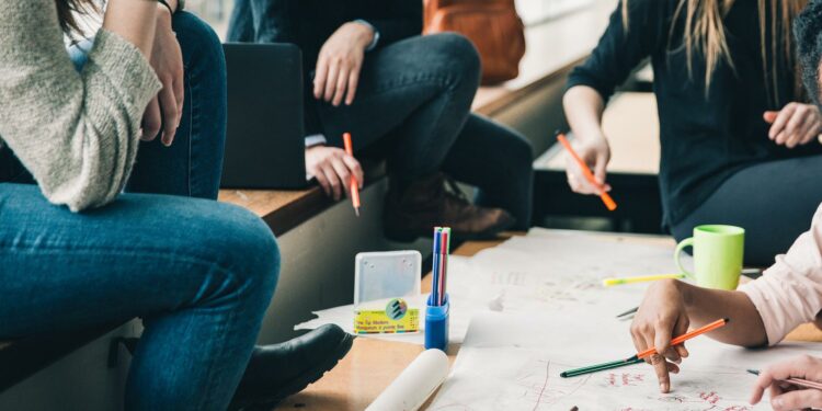 Observatório de Empregos destaca informalidade e protagonismo da RMC