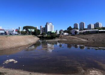 Piscinão da Norte-Sul tem 10 mil toneladas de detritos retirados