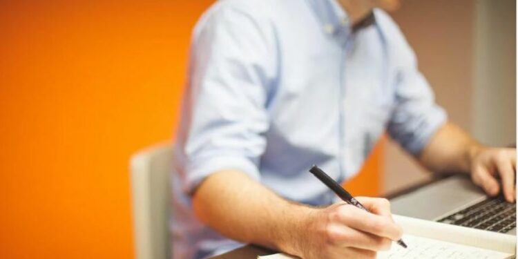 Deficiência de vitamina D aumenta risco de incapacidade funcional de homens, aponta estudo