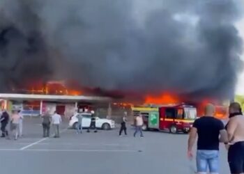Pelo menos dez civis morreram no ataque ao centro comercial da Ucrânia. Foto: Reprodução