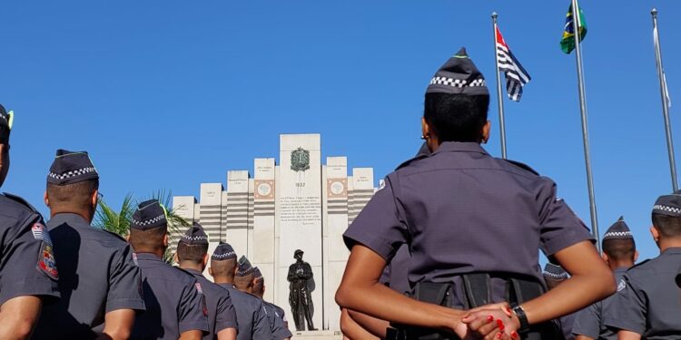 Solenidade homenageia ex-combatentes e os 90 anos da Revolução de 32; veja fotos