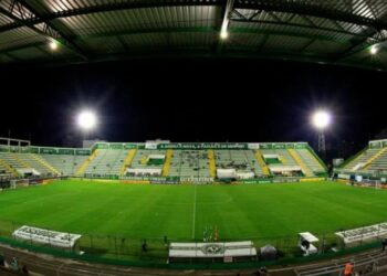 Guarani visita a Chapecoense em confronto direto na luta contra o rebaixamento