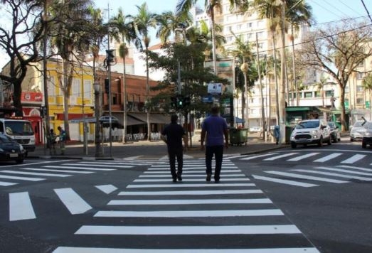 Segunda faixa de pedestres em X entra em operação na região central