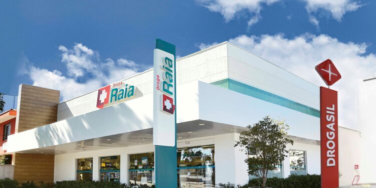 Rede de farmácias alerta sobre falsa mensagem e golpe de emprego