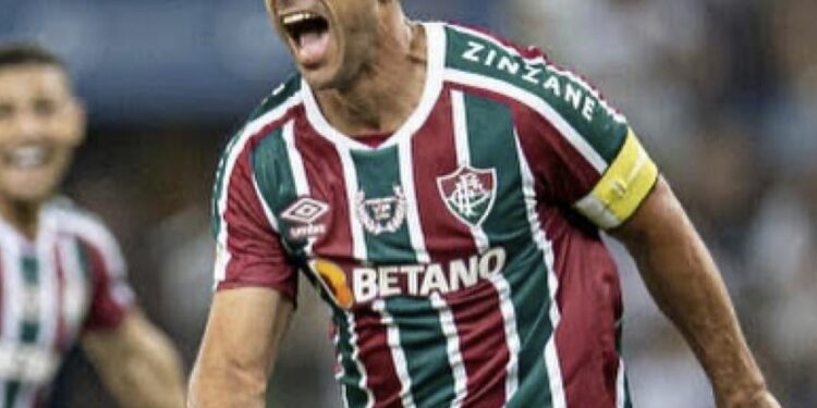 Com 417 gols, Fred se despede do futebol nos braços da torcida