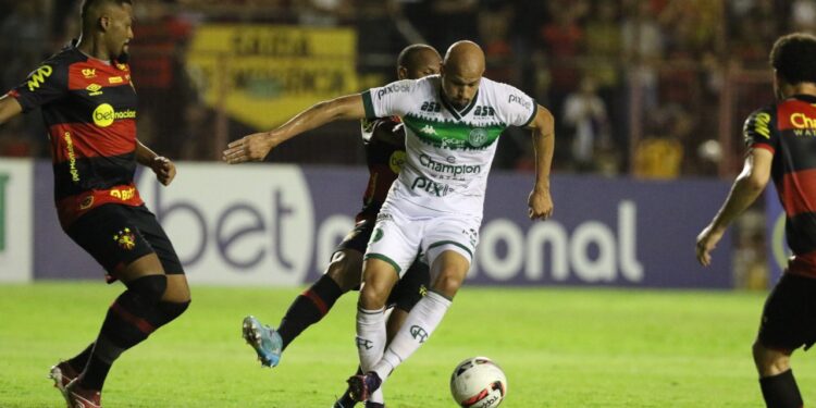 O Guarani teve um gol de Nicolas Careca mal anulado no primeiro tempo. Fotos: Marlon Costa/Especial para Guarani FC